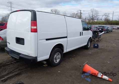 2014 Chevrolet Express 2500 Work Van z USA, uszkodzony, nr VIN 1GCWGFCA4E1124433